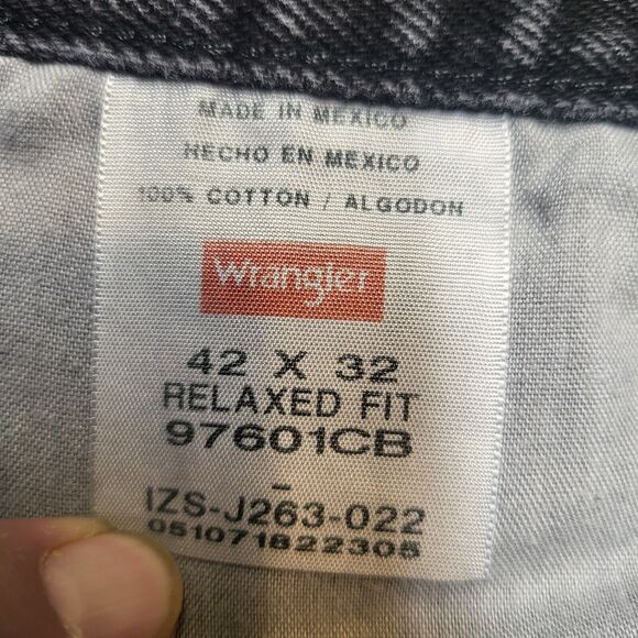 Wrangler Jeans Mens 38x31 Black Relaxed Fit Denim Straight Leg Distressed - Picture 3 of 8